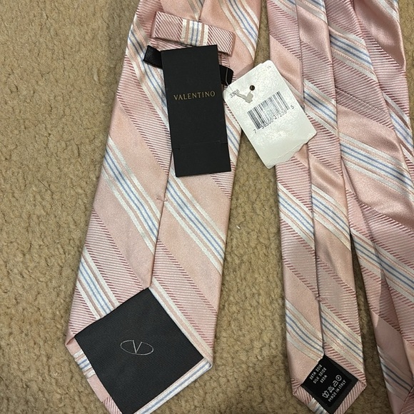 BnWT‼️‼️‼️Valentino tie - Picture 2 of 6
